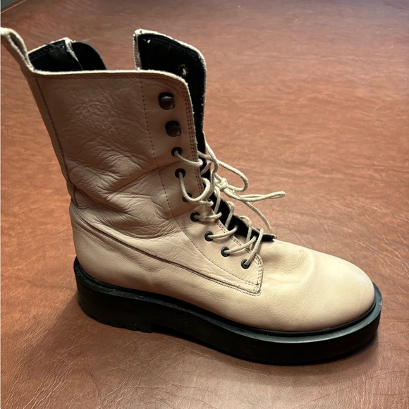 Beige leather high sole boots. - Picture 4 of 5